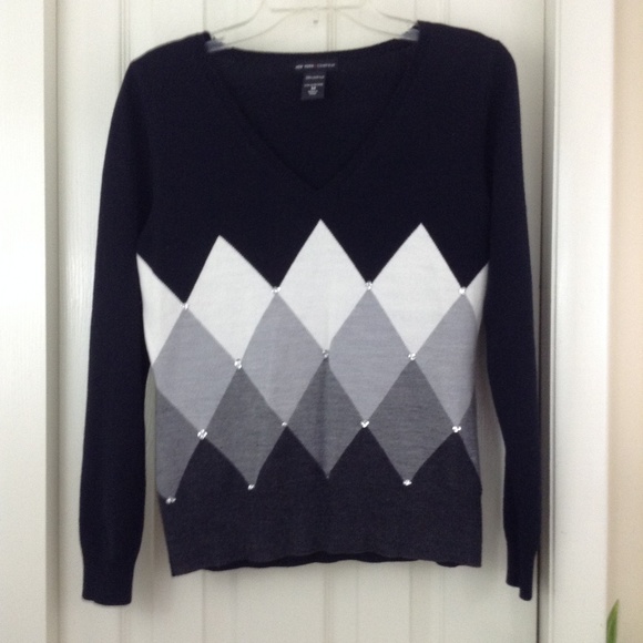 New York & Company V-Neck Argyle Sweater - Picture 2 of 7